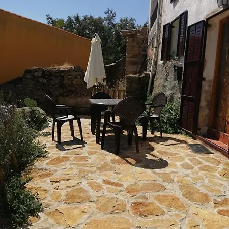 Castanos *